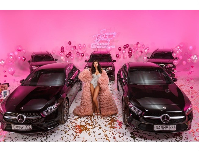 Розыгрыш автомобилей Mercedes и Nissan, iPhone 12, бьюти боксов Sammy и холодильников для косметики