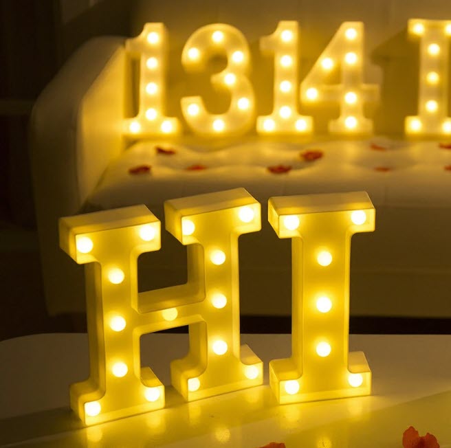 Светодиодная лампа в виде букв латинского алфавита, цифр и фигур